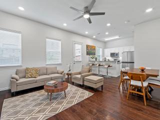 Upscale Irving Townhome - Irving - 0