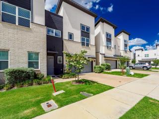 Upscale Irving Townhome - Irving - 9