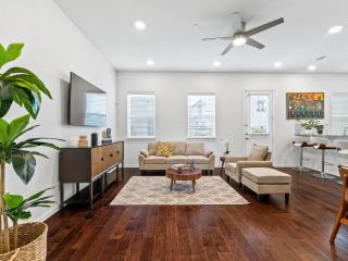 Upscale Irving Townhome - Irving - 8