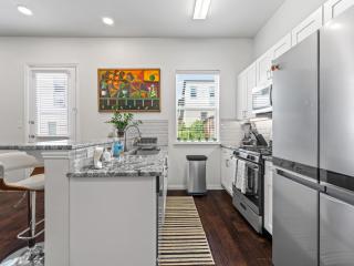 Upscale Irving Townhome - Irving - 7
