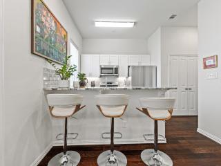 Upscale Irving Townhome - Irving - 2