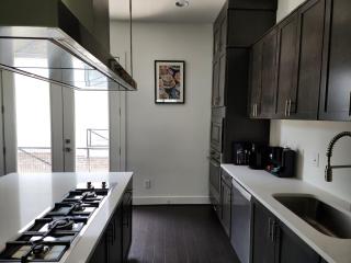 3 bedroom 4 bath 3 level luxury townhome - Atlanta - 0