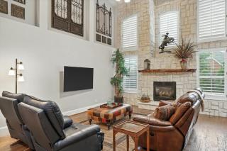 Lewisville Luxe Pool Getaway - Patio BBQ TV Room - Lewisville - 9