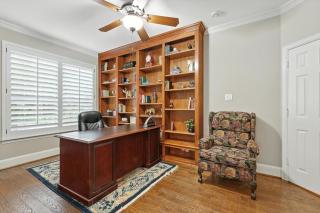 Lewisville Luxe Pool Getaway - Patio BBQ TV Room - Lewisville - 6