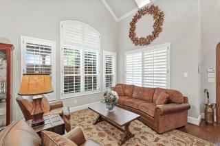 Lewisville Luxe Pool Getaway - Patio BBQ TV Room - Lewisville - 2
