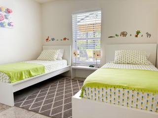 Villa Happy Gator - Relaxing Pool Retreat with Minutes to Beaches - Venice - 3