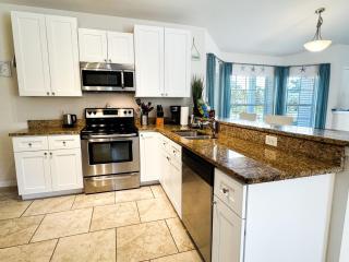 Villa Happy Gator - Relaxing Pool Retreat with Minutes to Beaches - 1