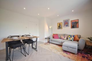 Modern Bromley 2 Bed apartment great location with parking - - 8