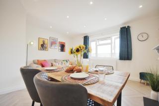 Modern Bromley 2 Bed apartment great location with parking - - 7