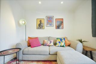 Modern Bromley 2 Bed apartment great location with parking - - 6