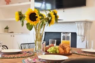 Modern Bromley 2 Bed apartment great location with parking - - 2