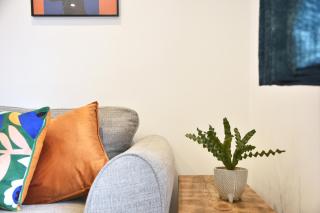 Modern Bromley 2 Bed apartment great location with parking - - 5