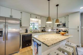 Mod on the Guad Home with Lake McQueeney Views! - Seguin - 3