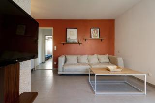 Beautiful fully renovated 3 bedroom - 0