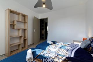 Beautiful fully renovated 3 bedroom - 9