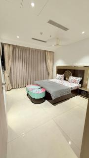 High Rise Royal Luxury 2 BHK with Private Patio - Gurgaon - 8