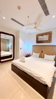 High Rise Royal Luxury 2 BHK with Private Patio - Gurgaon - 6