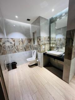 High Rise Royal Luxury 2 BHK with Private Patio - Gurgaon - 4