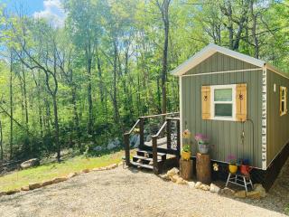 Enchanting Cottage In The Woods - Newport - 1