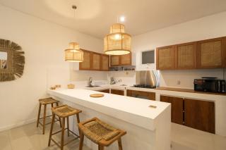 Beautiful villa on the beach side, large garden, parking - 5