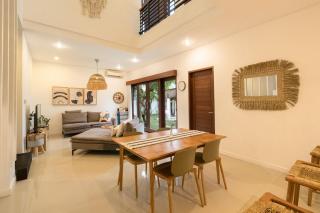 Beautiful villa on the beach side, large garden, parking - Sanur - 4