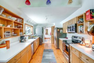 9 Mi to Dtwn Hudson Pet-Friendly Home with Pool - Craryville - 2