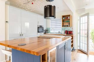 Luxurious, South-Facing Lakeside Lodge - 6