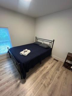 Short Walk to the Falls Newly Renovated 4 Bedroom - Niagara Falls - 9