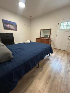 Short Walk to the Falls Newly Renovated 4 Bedroom - Niagara Falls - 8