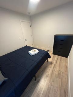 Short Walk to the Falls Newly Renovated 4 Bedroom - Niagara Falls - 6