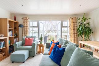 Luxurious, South-Facing Lakeside Lodge - South Cerney - 0