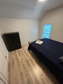 Short Walk to the Falls Newly Renovated 4 Bedroom - Niagara Falls - 4