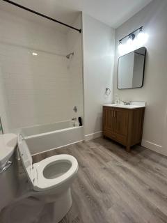 Short Walk to the Falls Newly Renovated 4 Bedroom - Niagara Falls - 3