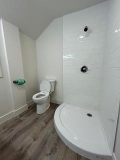Short Walk to the Falls Newly Renovated 4 Bedroom - Niagara Falls - 1