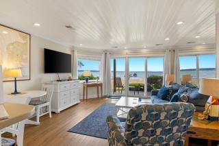 Beachside Haven 102 Beachfront Condo Near Downtown Tart Trail - Traverse City - 9