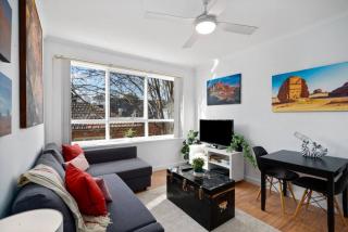 Convenient and Cosy Urban Getaway - 8