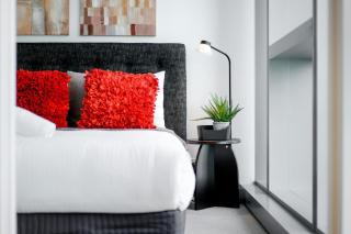 West Side Place CBD 2 Bed w Pool Sauna Gym - Melbourne - 5