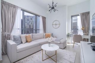 Vogue Vacation Homes, Downtown Bellevue Towers near Burj Khalifa and Dubai Mall, One Bedroom Apartment with City View, Full Access to all Amenities - 2