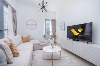 Vogue Vacation Homes, Downtown Bellevue Towers near Burj Khalifa and Dubai Mall, One Bedroom Apartment with City View, Full Access to all Amenities - 9