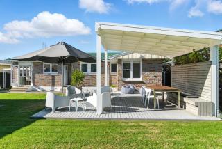 Retro Retreat with Outdoor Oasis - 9