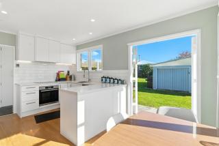 Retro Retreat with Outdoor Oasis - 8