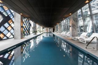 Next to Skybus Luxe 2 Bed 2 Bath with Parking Pool Gym Sauna - 8