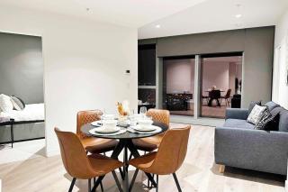 Next to Skybus Luxe 2 Bed 2 Bath with Parking Pool Gym Sauna - 4