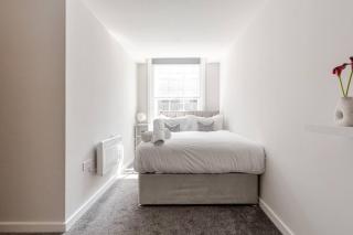 Urban Oasis by LVP Apartments - 1-Bed City Escape with Sofa Bed - Perfect for Business & Leisure - Liverpool - 9