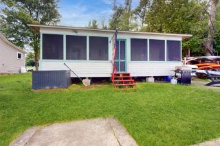 Sun Hugged Cottage - South Hero - 6