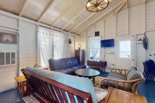 Sun Hugged Cottage - South Hero - 5