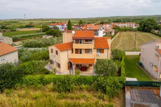 Apartments Luiggi - Valbandon - 0