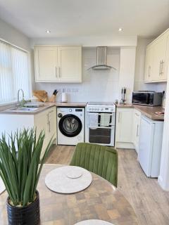 NEW refurbished Luxurious home with great transport links - Newark upon Trent - 6