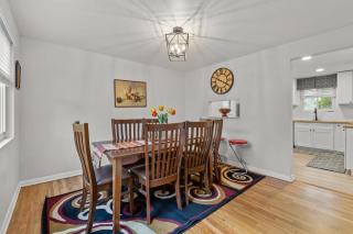 Spacious 4BR Home-Big Yard Huge Driveway - Pittsburgh - 9