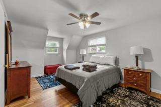 Spacious 4BR Home-Big Yard Huge Driveway - Pittsburgh - 4